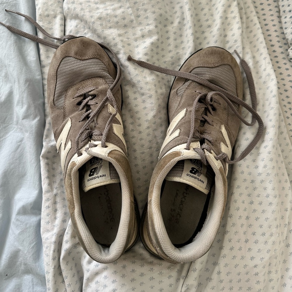 Men’s New Balance sneakers, size 13